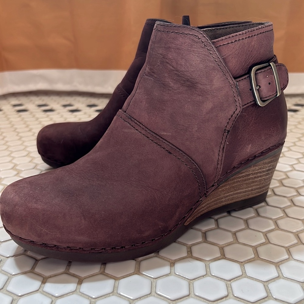 Dansko Shirley nubuck booties size 38